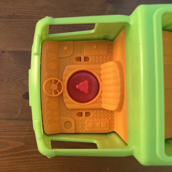 Fisher-Price Little People Recycling Garbage Truck Toy Musical Talking Toy Works - Picture 3 of 9